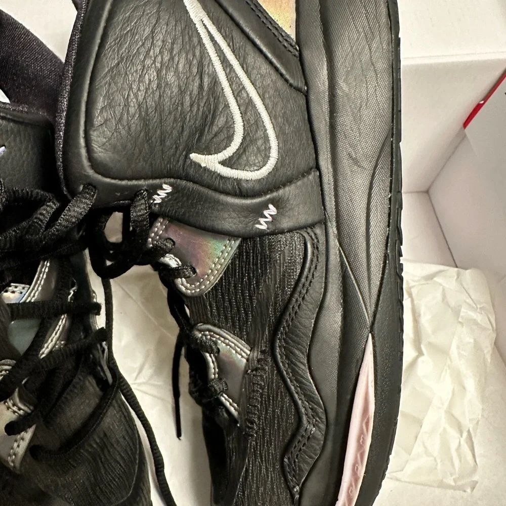 Kyrie Infinity Mens Size 6 with box